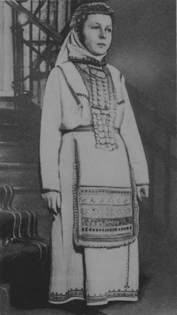 Костюм замужней женщины. Марийская АССР, моркинская группа. НРФ МарНИИ, оп. 4, д. 149. Фото А. Воронцова.