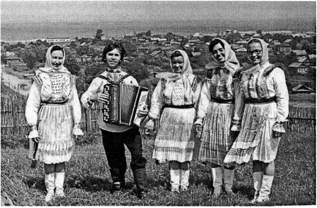 Современная одежда горных мари