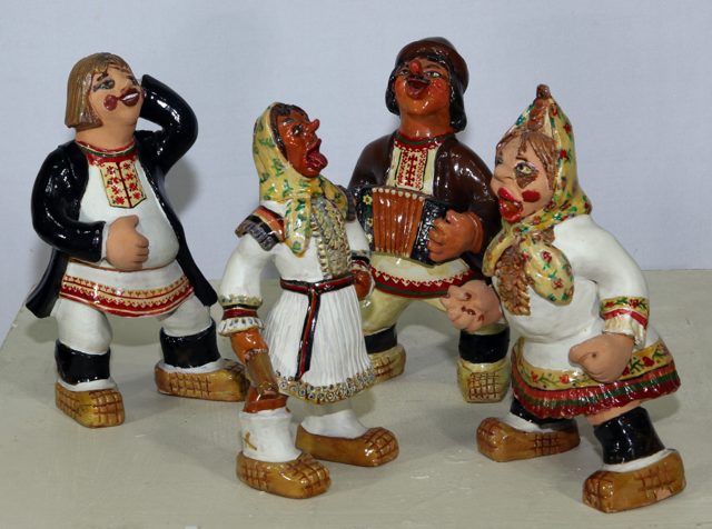 Карпович В.М.
Скульптурная группа «Марийцы»(свистульки)