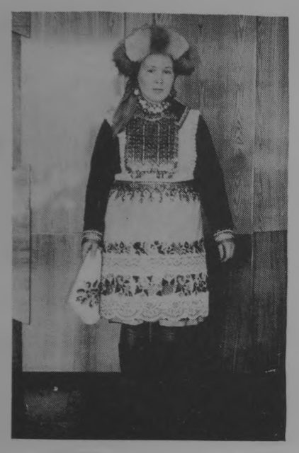 Участница конкурса-смотра «Бабушкин сундук» (1984 г.). Марийская АССР, Куженерский район. НРФ МарНИИ, оп. 4, д. 160. Фо…