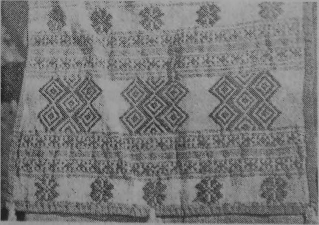 Ткань для полотенца ткалась как широкой, так и неширокой (25-35 см) полосой. Браный узор с изнаночной стороны по контур…