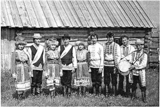 Современный свадебный костюм луговых мари