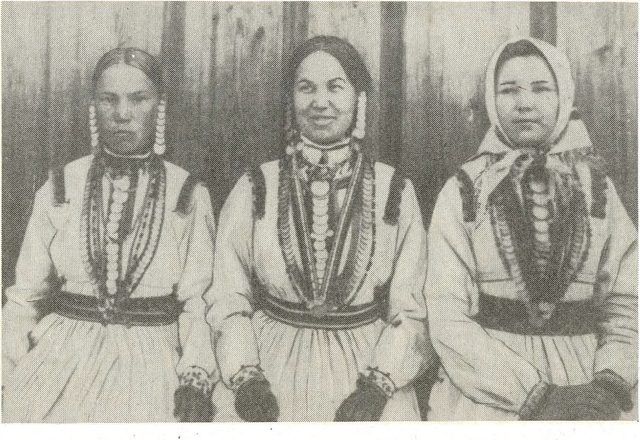 Женский традиционный костюм горных марийцев.