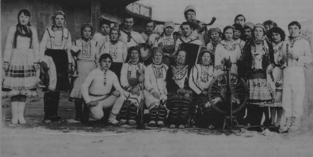 Участники конкурса-смотра «Бабушкин сундук» (1984 г.). Марийская АССР, Моркинский район. НРФ МарНИИ, оп. 4, д. 160. Фот…