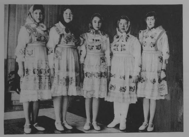 Участники конкурса-смотра «Бабушкин сундук» (1984 г.). Марийская АССР, Оршанский район. НРФ МарНИИ, оп. 4, д. 160. Фото…