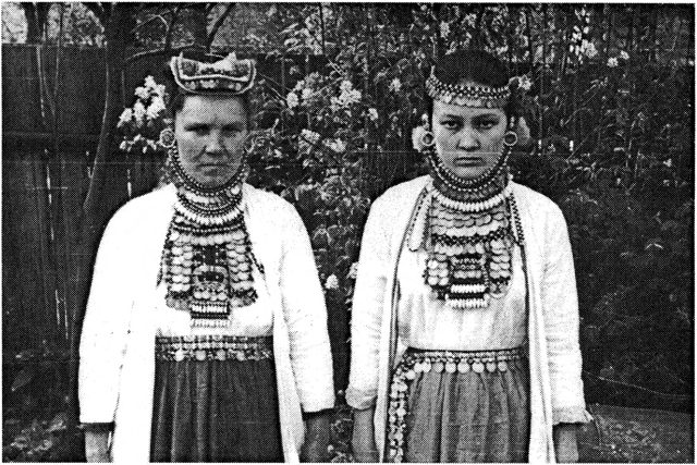 Современный праздничный костюм вятских мари